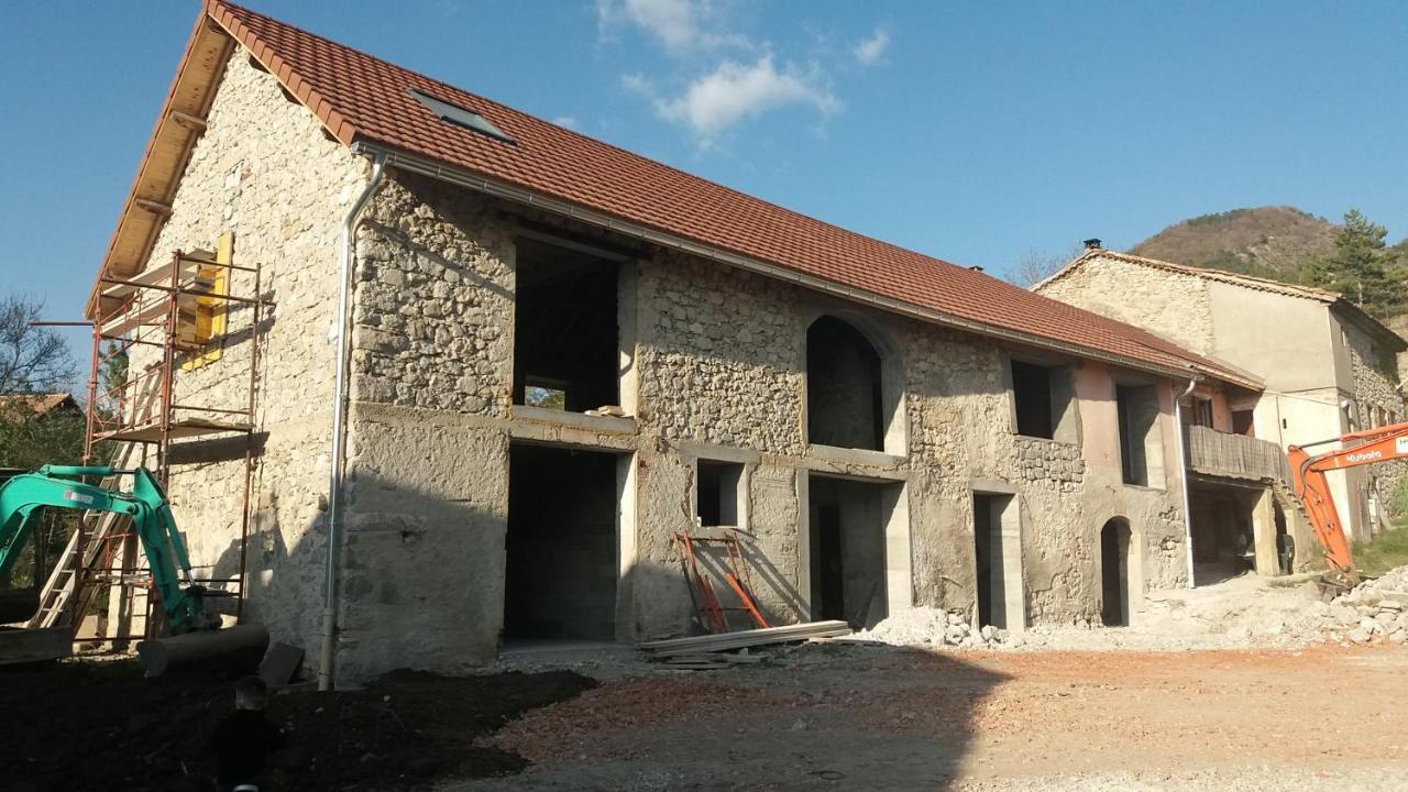 לינה וארוחת בוקר Saint-Auban-d'Oze Le Petit Begou מראה חיצוני תמונה